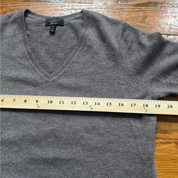 Charter Club Women's 100% Cashmere Brown V-Neck Sweater size M‎ - Picture 11 of 11